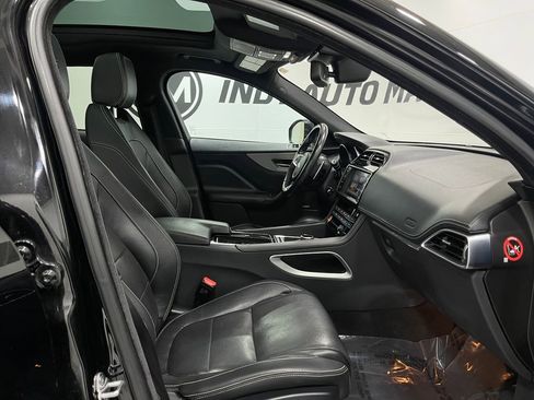 Used 2018 Jaguar F-PACE S image 33
