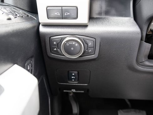 Used 2017 Ford F350 Lariat AWD/4WD image 9