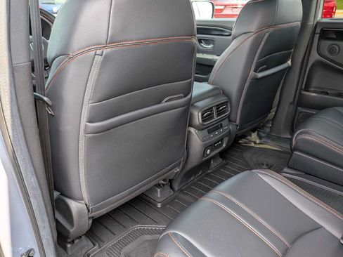 Used 2025 Honda Pilot TrailSport image 17