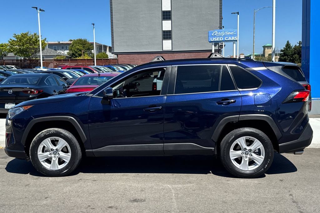 Used 2021 Toyota RAV4 XLE AWD/4WD image 7