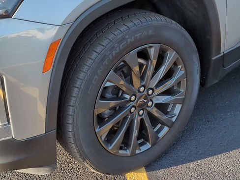 Used 2023 Chevrolet Traverse RS FWD image 11