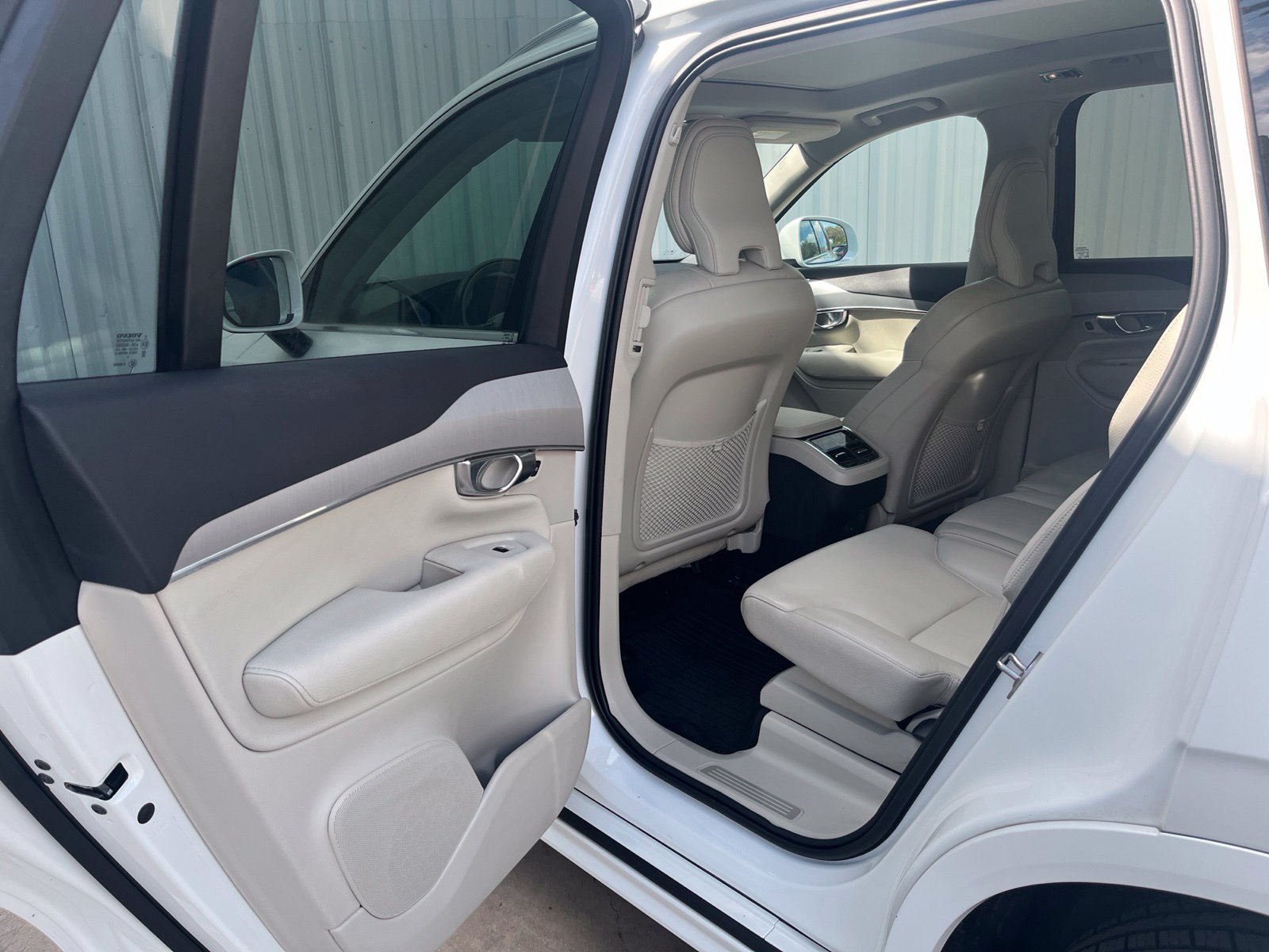 Used 2022 Volvo XC90 T5 Momentum AWD/4WD image 12