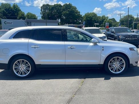 Used 2019 Lincoln MKT AWD image 8