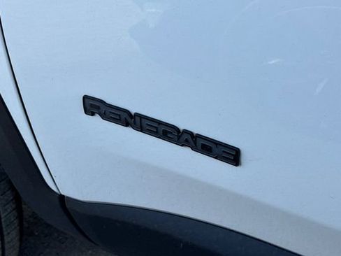 Used 2023 Jeep Renegade Latitude AWD/4WD image 7