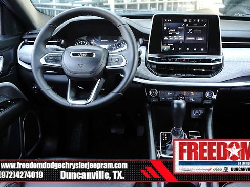 Used 2025 Jeep Compass Latitude AWD/4WD image 17