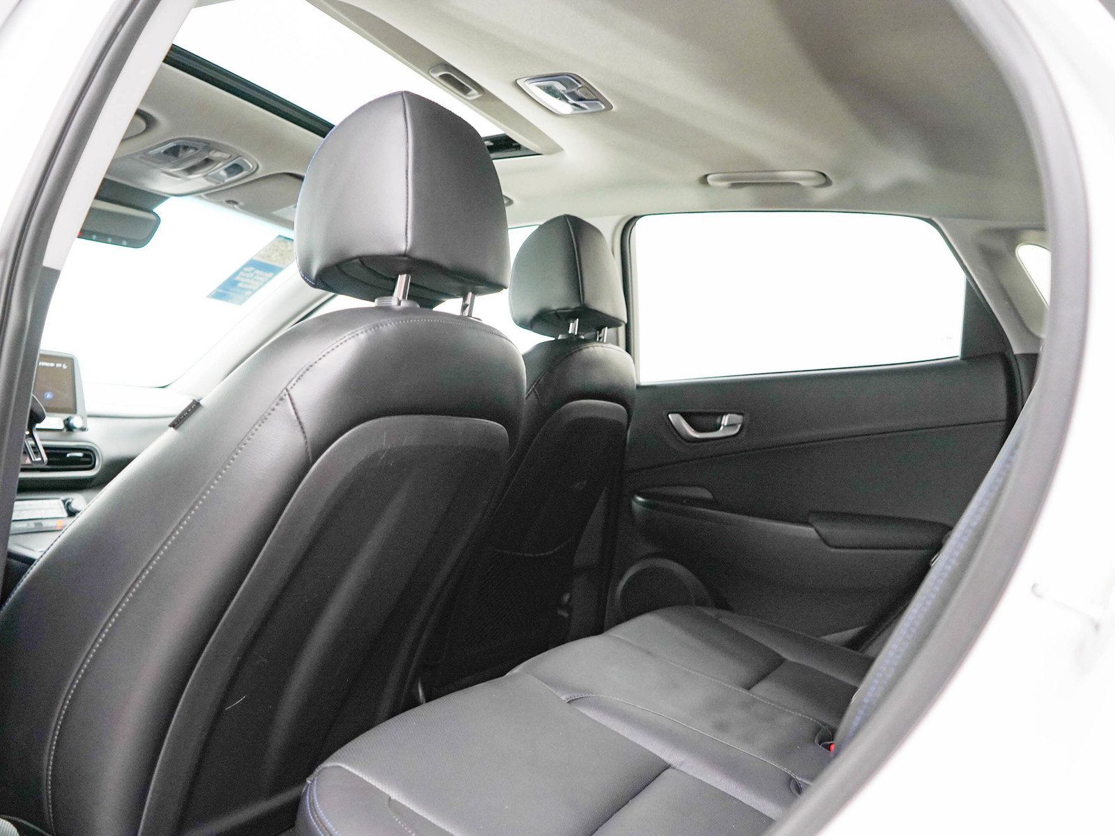 Certified 2023 Hyundai Kona Limited w/ Cargo Package FWD image 17