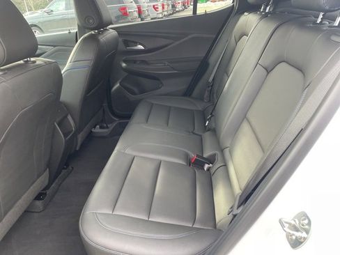 Used 2025 Buick Envista Sport Touring image 9