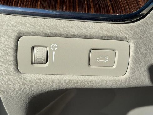 Used 2021 Volvo XC60 T5 Momentum w/ Climate Package image 16