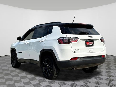 Used 2024 Jeep Compass Latitude w/ Convenience Group AWD/4WD image 4