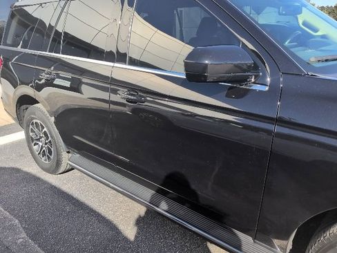 Used 2022 Ford Expedition XLT image 2