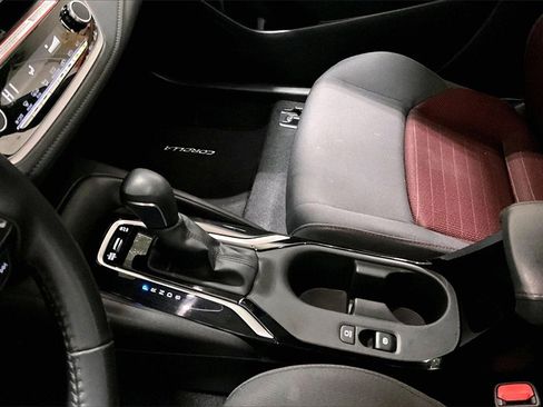 Used 2025 Toyota Corolla SE image 18