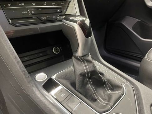 Used 2022 Volkswagen Tiguan SE AWD/4WD image 12