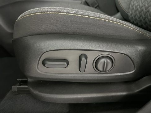 Used 2024 Chevrolet Equinox LT AWD/4WD image 12