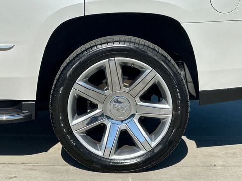 Used 2020 Cadillac Escalade Luxury AWD/4WD image 36