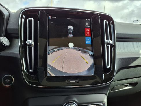 New 2026 Volvo XC40 B5 Core image 17