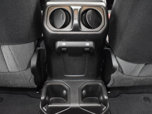 Used 2024 Jeep Wrangler Sport S image 19