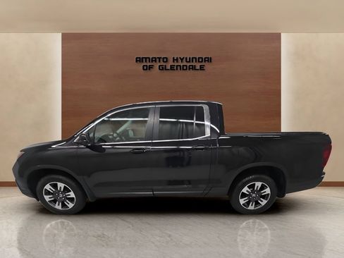 Used 2017 Honda Ridgeline RTL-T image 2