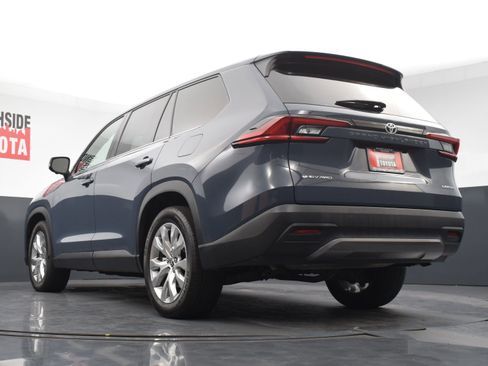 Used 2025 Toyota Grand Highlander AWD Hybrid image 36