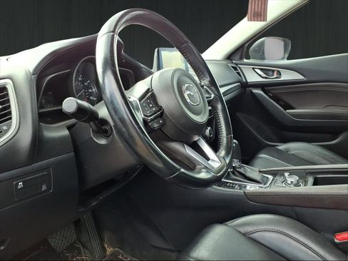 Used 2018 MAZDA MAZDA3 Touring image 16