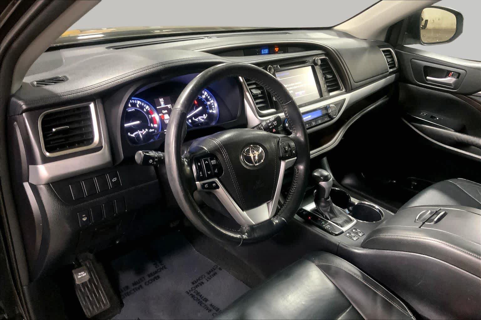 Used 2015 Toyota Highlander XLE AWD/4WD image 18
