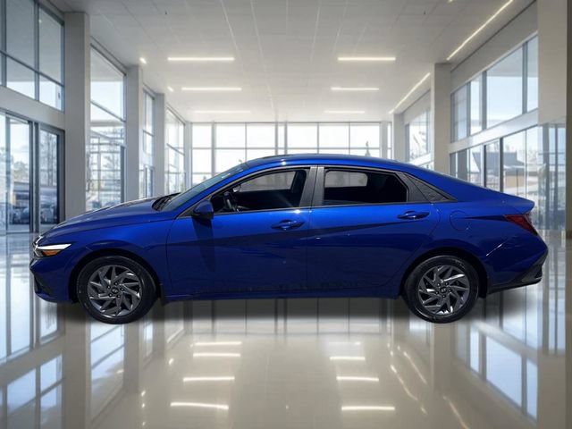 Certified 2024 Hyundai Elantra SEL FWD image 8