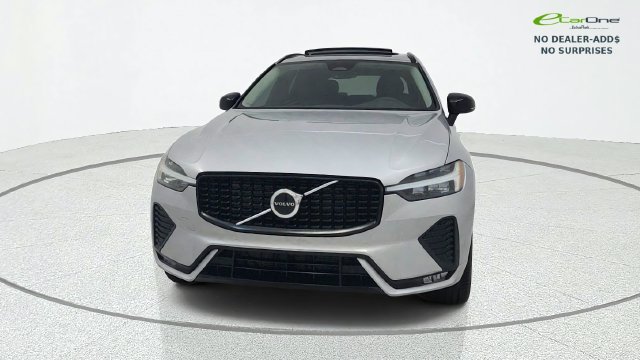 Used 2025 Volvo XC60 B5 Core AWD/4WD image 2