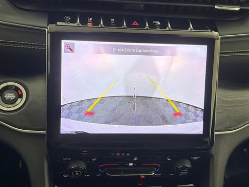 Used 2023 Jeep Grand Cherokee L Limited image 19