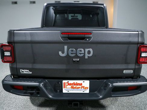 Used 2022 Jeep Gladiator Overland w/ Popular Equipment Package AWD/4WD image 8
