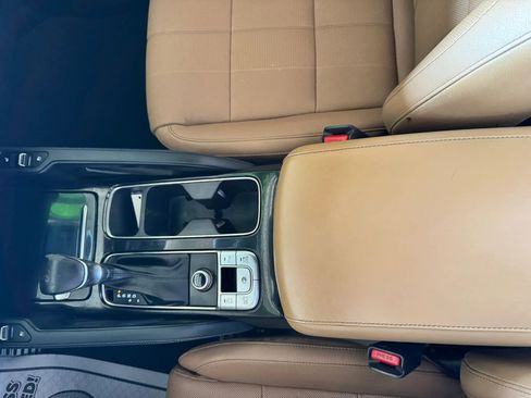 Used 2020 Kia Telluride SX w/ Towing Package FWD image 14
