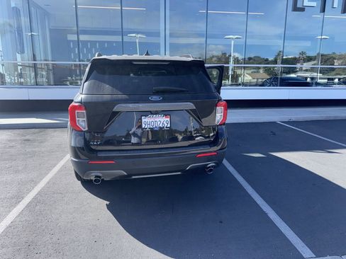 Used 2022 Ford Explorer XLT w/ Equipment Group 202A image 9