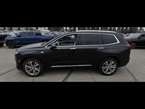 Used 2024 Cadillac XT6 Premium Luxury FWD image 7