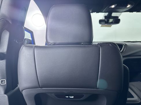 New 2026 Chrysler Pacifica Select AWD/4WD image 34