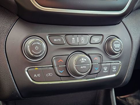 Certified 2022 Jeep Cherokee Latitude Lux AWD/4WD image 26