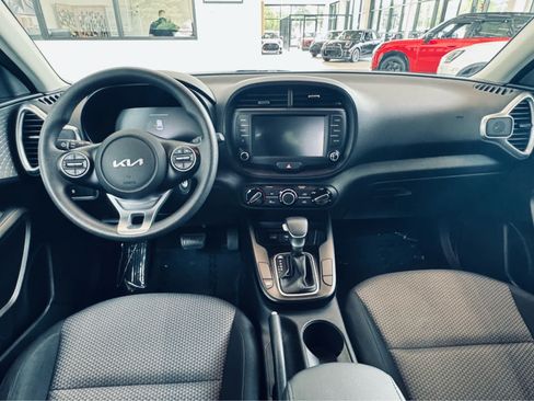 Used 2023 Kia Soul LX w/ LX Technology Package FWD image 21