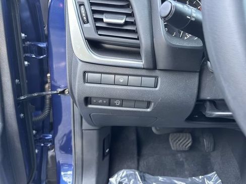 Used 2023 Nissan Rogue SV AWD/4WD image 23