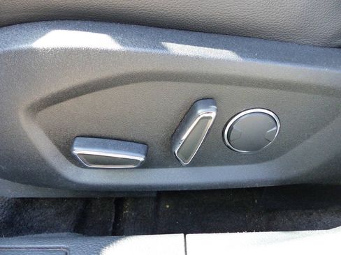 Used 2018 Ford Fusion SE w/ Fusion SE Technology Package FWD image 24