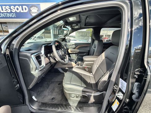 New 2026 GMC Canyon Denali image 13