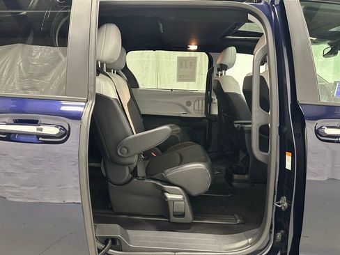 Used 2025 Toyota Sienna XSE image 56