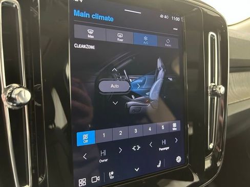 Used 2025 Volvo XC40 B5 Core image 18