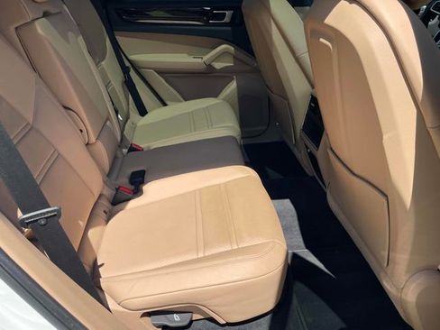 Used 2023 Porsche Cayenne image 7