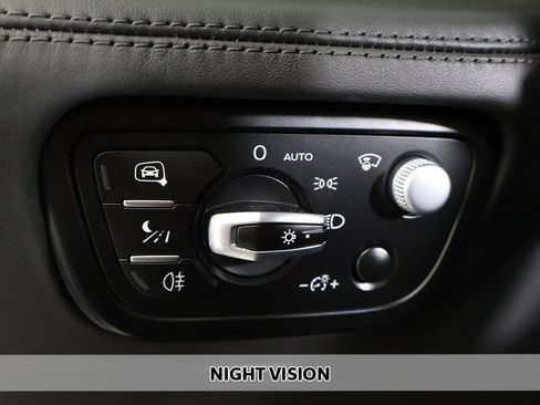 Used 2019 Bentley Bentayga V8 image 7