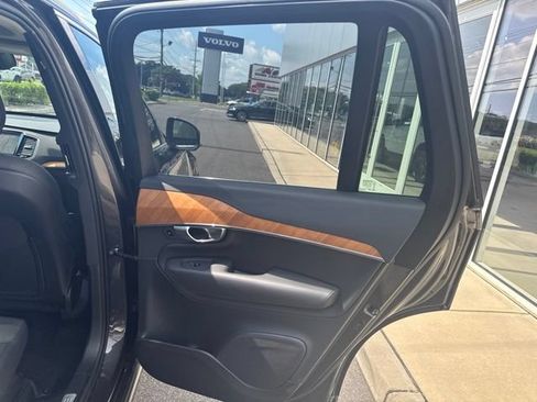 Used 2024 Volvo XC90 B5 Plus AWD/4WD image 12