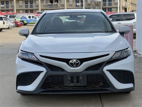 Used 2024 Toyota Camry SE image 7