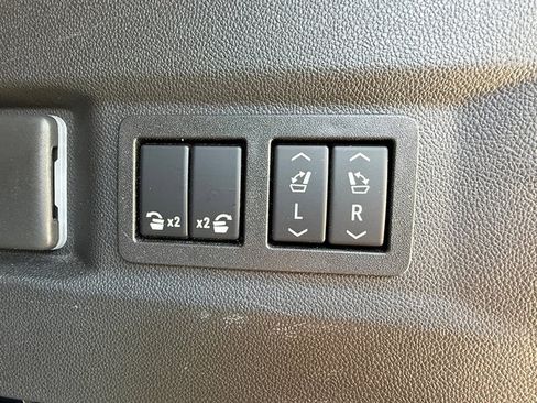 Used 2023 GMC Yukon AT4 w/ AT4 Premium Package AWD/4WD image 24