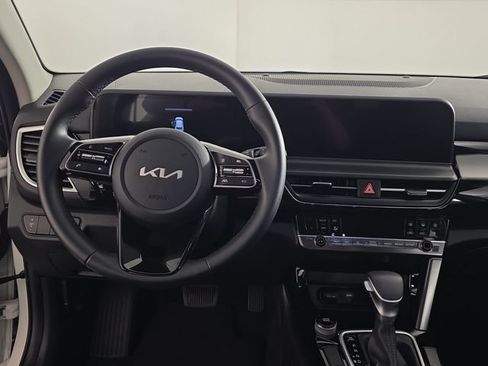 Used 2025 Kia Seltos S FWD image 11