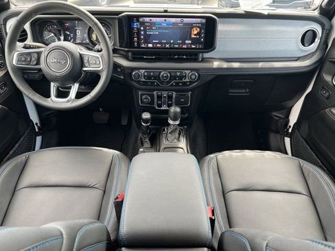 Used 2025 Jeep Wrangler Unlimited Sahara w/ Safety Group AWD/4WD image 22