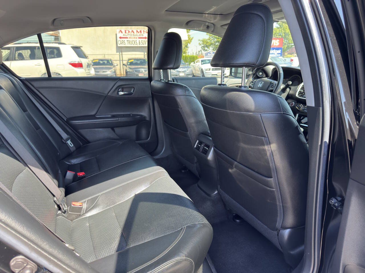 Used 2017 Honda Accord Touring image 12