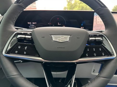 Certified 2025 Cadillac Optiq Luxury 1 image 34