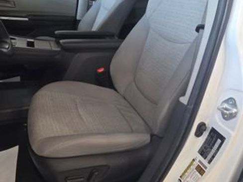 Used 2024 Toyota Sienna LE image 15