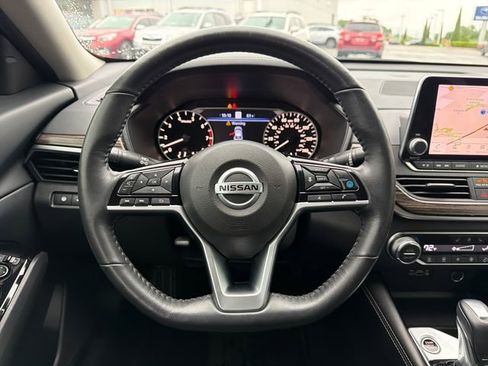 Used 2022 Nissan Altima 2.5 SL FWD image 9